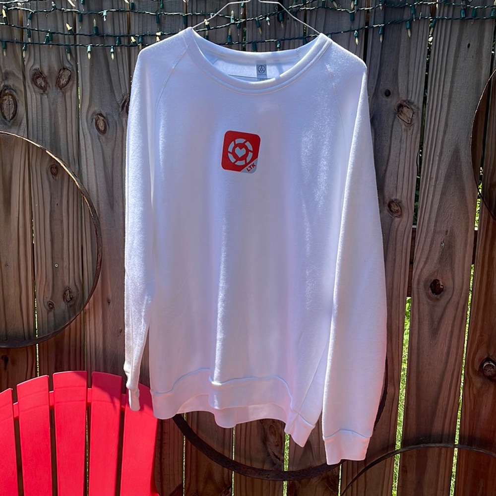 White oversized Alternative sweatshirt